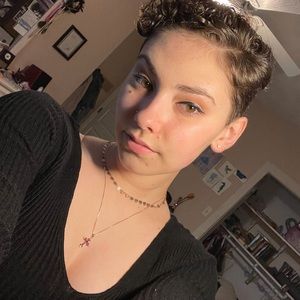 Meet your Posher, Sarina